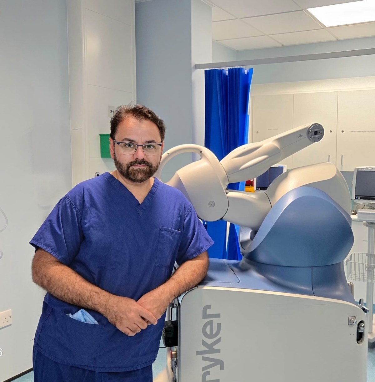 Mr Shakir Hussain, Consultant Orthopaedic Surgeon, with the Stryker MAKO robotic-arm system for knee replacement in Birmingham