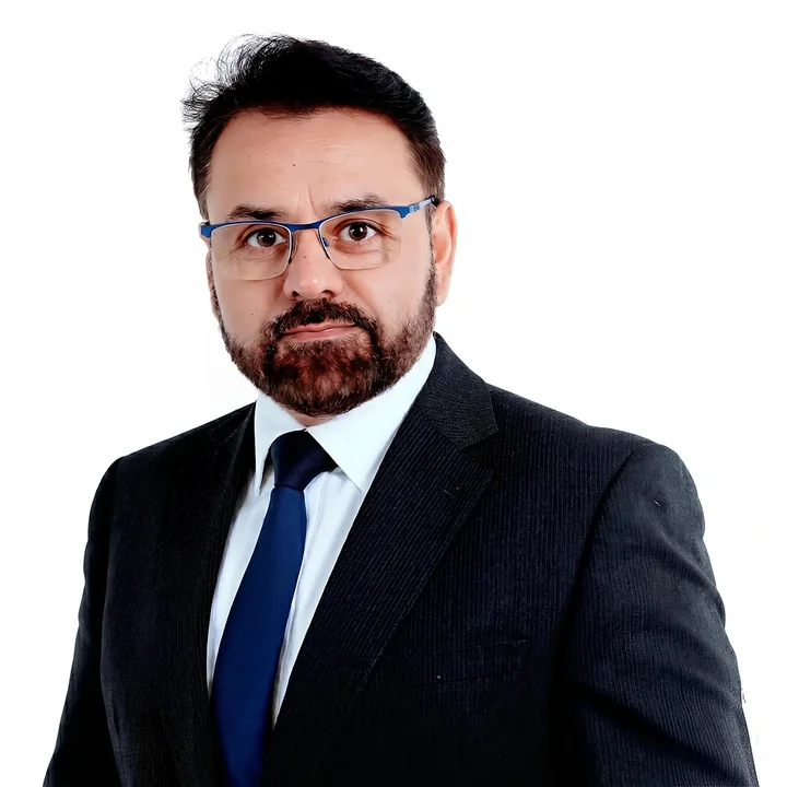 Mr Shakir Hussain, Consultant Orthopaedic Surgeon Birmingham — hip and knee replacement specialist